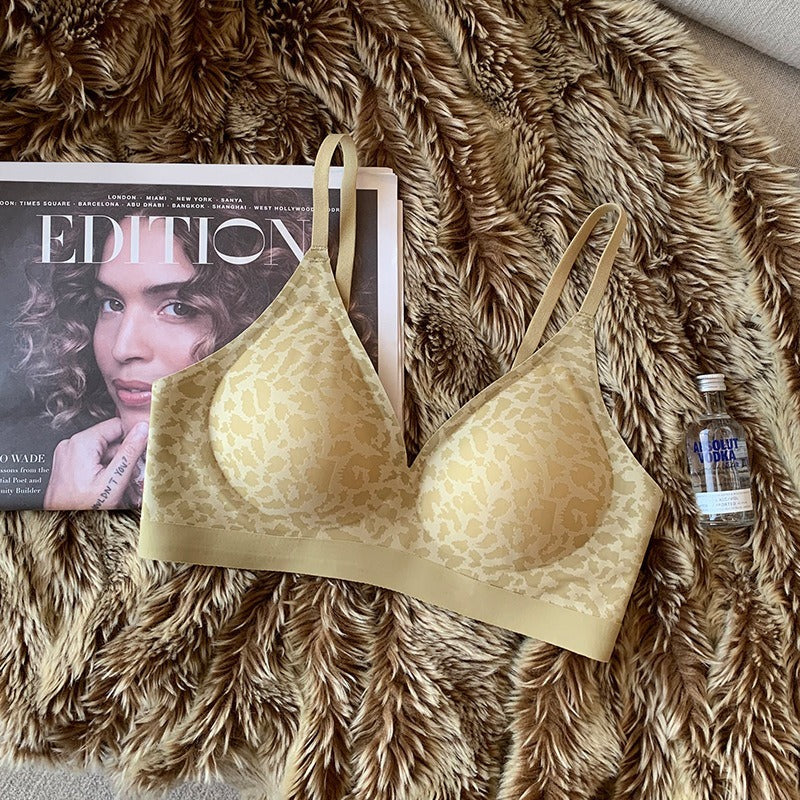 【超能藏副乳!】一體裁剪,更舒服~新款豹紋系列聚攏不跑杯無鋼圈內衣