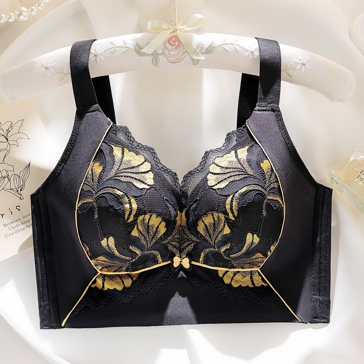 【大胸顯小bra】B-D杯任選~無勒感，大包容！新款蕾絲撞色輕奢塑胸高側比收副乳内衣