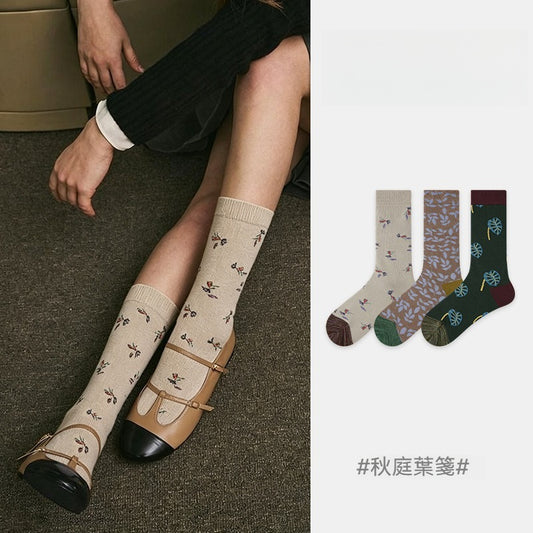 【透氣乾爽/時尚印花】輕奢復古系列~花紋設計感，穿搭加分不費力！夏季輕薄涼感印花無骨中筒襪