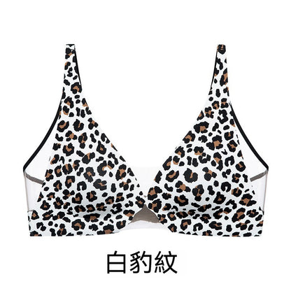 【一眼心動！】4處隱形網紗，讓聚攏也可以很舒適~新款薄透網紗拼接簡約深V無鋼圈內衣