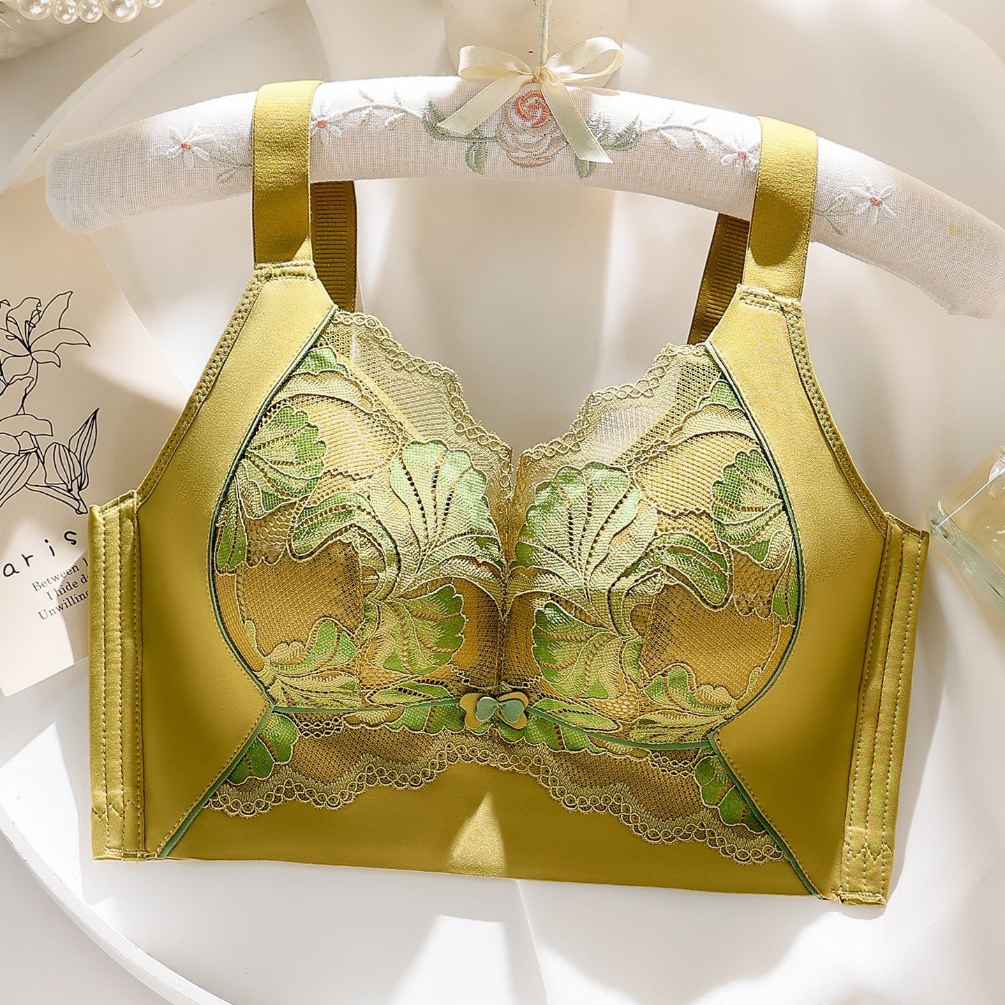 【大胸顯小bra】B-D杯任選~無勒感，大包容！新款蕾絲撞色輕奢塑胸高側比收副乳内衣